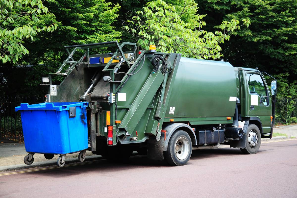 how-to-tip-your-garbage-workers-who-don-t-leave-their-truck