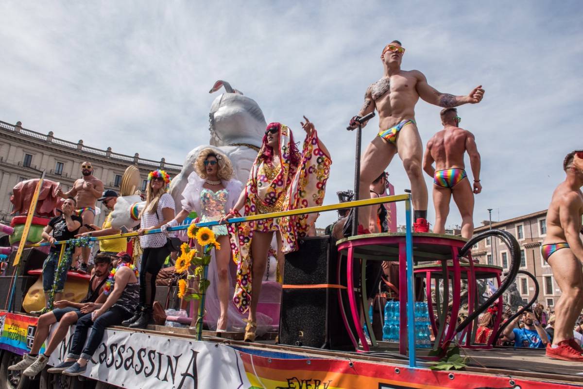 Stonewall acknowledge calls for heterosexual pride day with “Float of Closets”