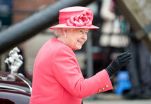 Queen shocked to discover she’s invested in Los Pollos Hermanos Queen