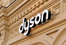 Patriotic billionaire Brexit supporter patriotically moves headquarters to Singapore